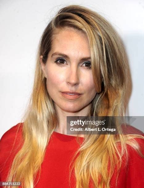 791 Sarah Carter Actress Stock Photos & High